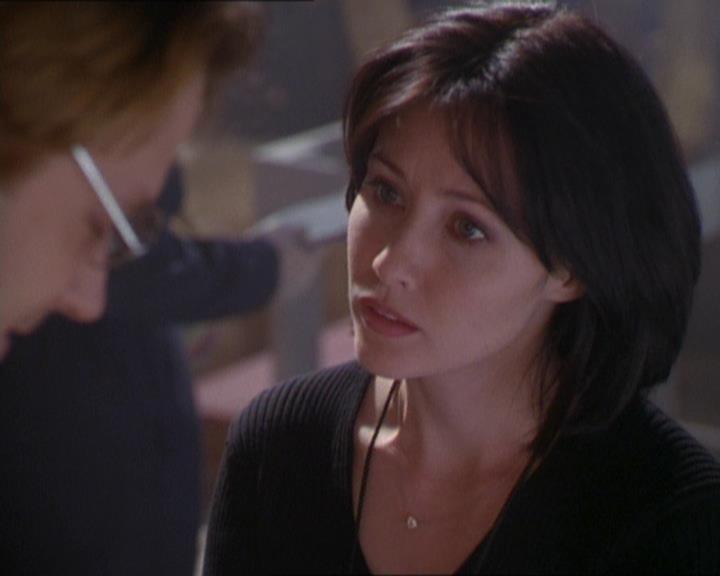 Charmed-Online_dot_net-1x01SomethingWiccaThisWayComes1161.jpg Charmed-Online_dot_net-1x01SomethingWiccaThisWayComes1161.jpg