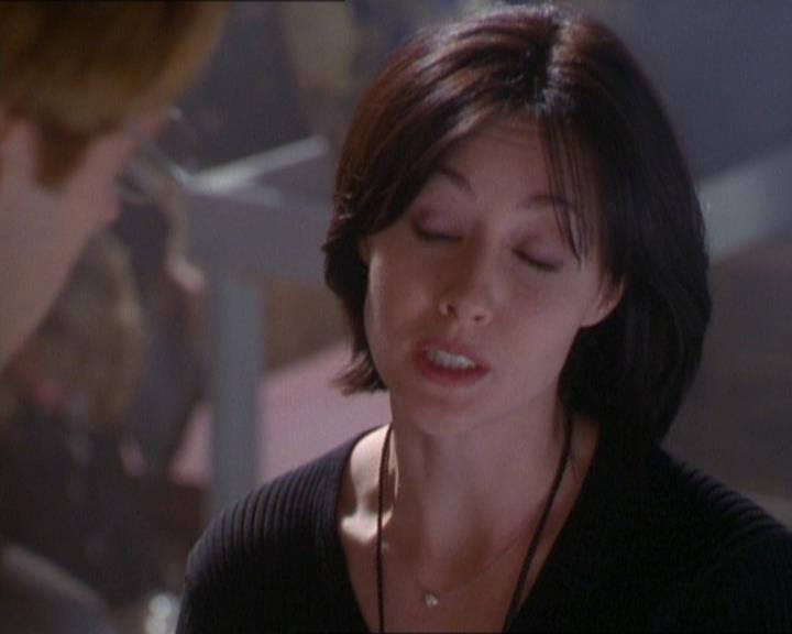 Charmed-Online_dot_net-1x01SomethingWiccaThisWayComes1179.jpg Charmed-Online_dot_net-1x01SomethingWiccaThisWayComes1179.jpg