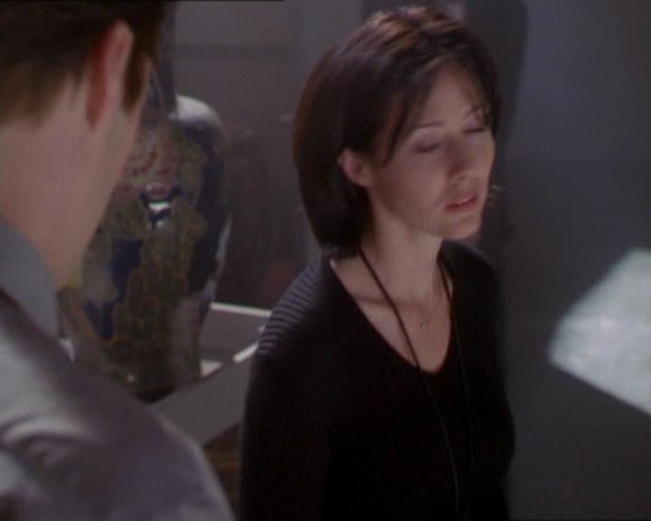 Charmed-Online_dot_net-1x01SomethingWiccaThisWayComes1198.jpg