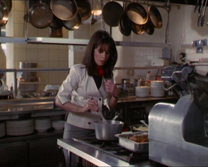 Charmed-Online_dot_net-1x01SomethingWiccaThisWayComes1219.jpg