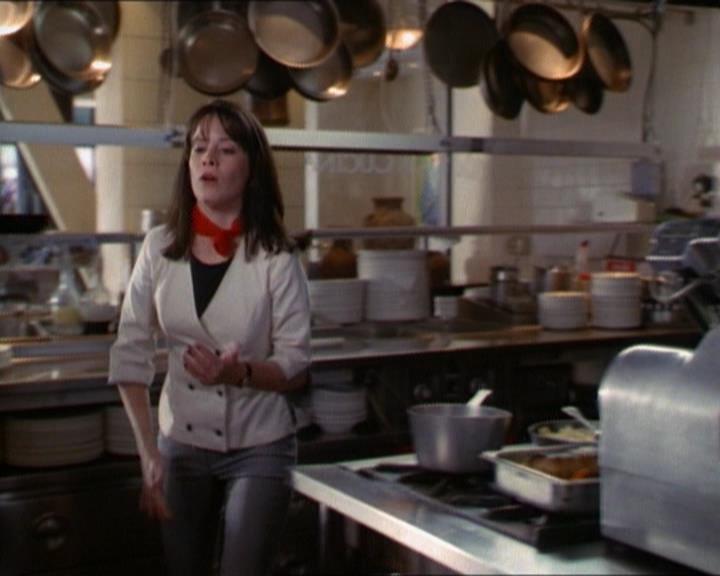 Charmed-Online_dot_net-1x01SomethingWiccaThisWayComes1220.jpg