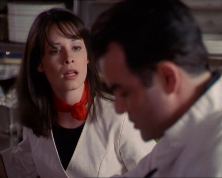 Charmed-Online_dot_net-1x01SomethingWiccaThisWayComes1241.jpg