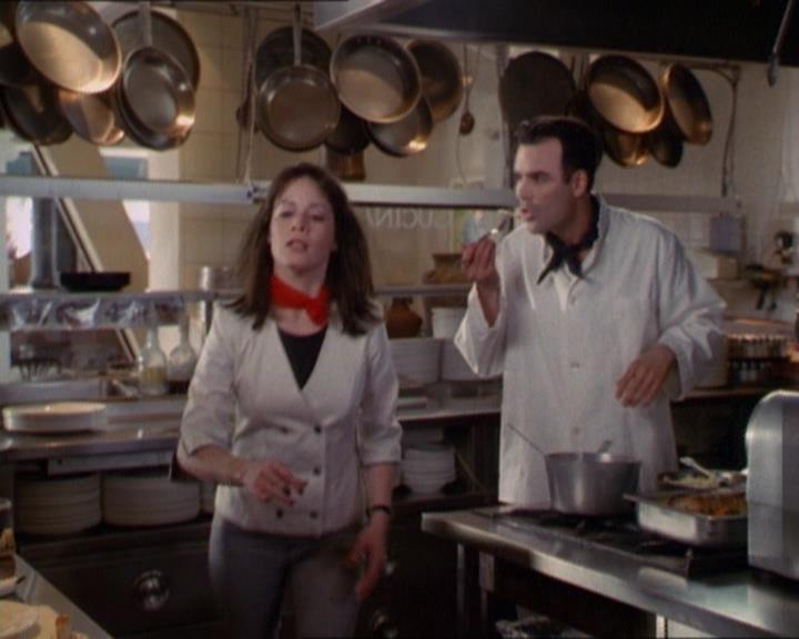 Charmed-Online_dot_net-1x01SomethingWiccaThisWayComes1270.jpg