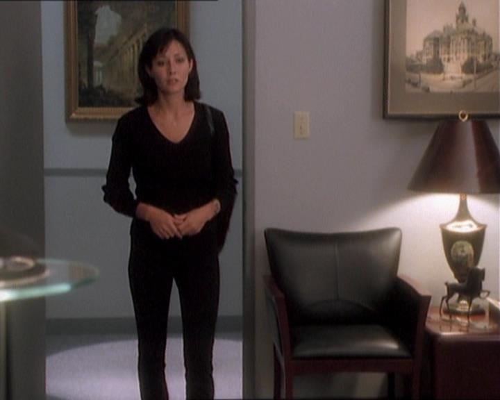 Charmed-Online_dot_net-1x01SomethingWiccaThisWayComes1300.jpg