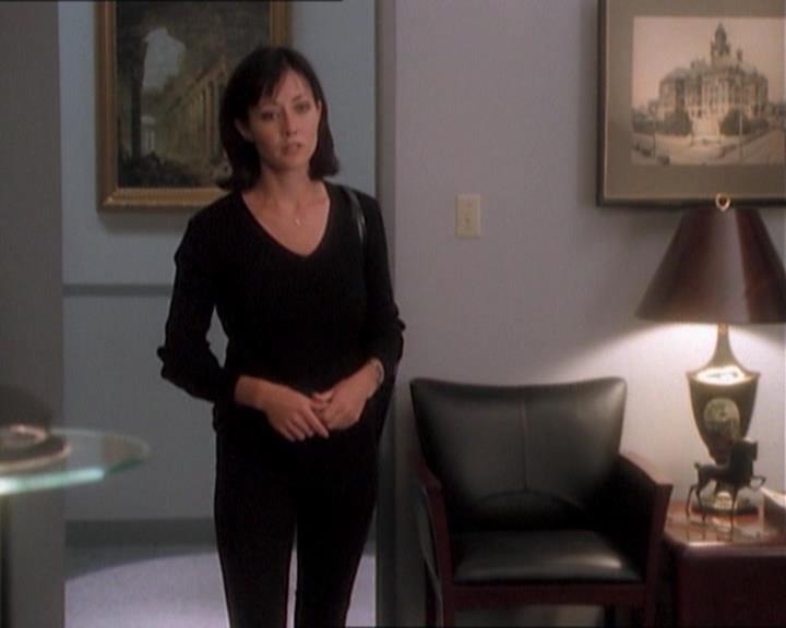 Charmed-Online_dot_net-1x01SomethingWiccaThisWayComes1301.jpg