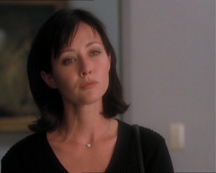 Charmed-Online_dot_net-1x01SomethingWiccaThisWayComes1332.jpg Charmed-Online_dot_net-1x01SomethingWiccaThisWayComes1332.jpg