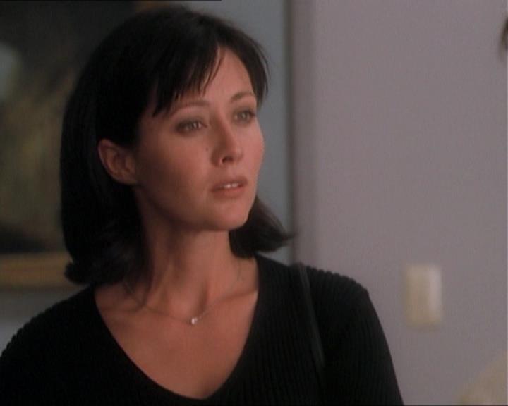 Charmed-Online_dot_net-1x01SomethingWiccaThisWayComes1344.jpg Charmed-Online_dot_net-1x01SomethingWiccaThisWayComes1344.jpg