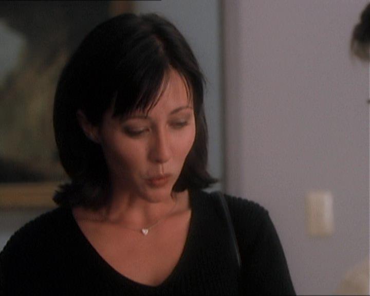 Charmed-Online_dot_net-1x01SomethingWiccaThisWayComes1347.jpg Charmed-Online_dot_net-1x01SomethingWiccaThisWayComes1347.jpg