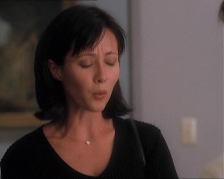 Charmed-Online_dot_net-1x01SomethingWiccaThisWayComes1350.jpg Charmed-Online_dot_net-1x01SomethingWiccaThisWayComes1350.jpg