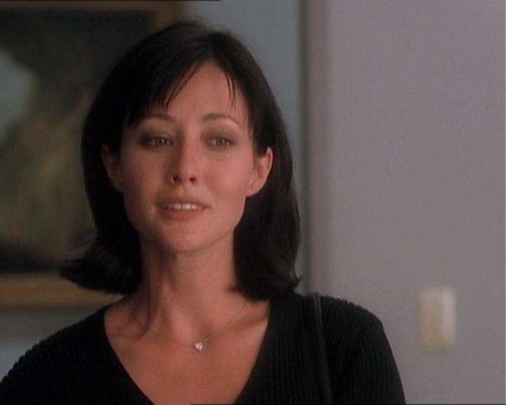 Charmed-Online_dot_net-1x01SomethingWiccaThisWayComes1359.jpg Charmed-Online_dot_net-1x01SomethingWiccaThisWayComes1359.jpg