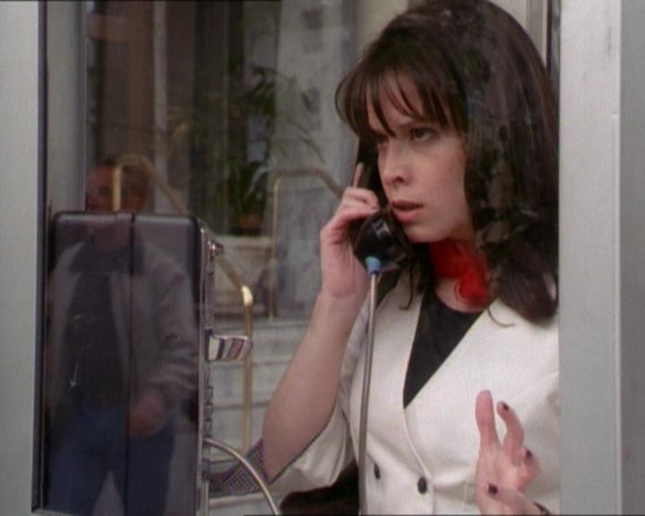 Charmed-Online_dot_net-1x01SomethingWiccaThisWayComes1387.jpg
