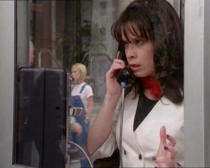 Charmed-Online_dot_net-1x01SomethingWiccaThisWayComes1389.jpg Charmed-Online_dot_net-1x01SomethingWiccaThisWayComes1389.jpg