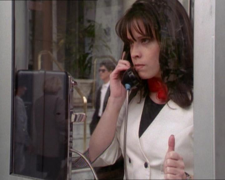 Charmed-Online_dot_net-1x01SomethingWiccaThisWayComes1391.jpg