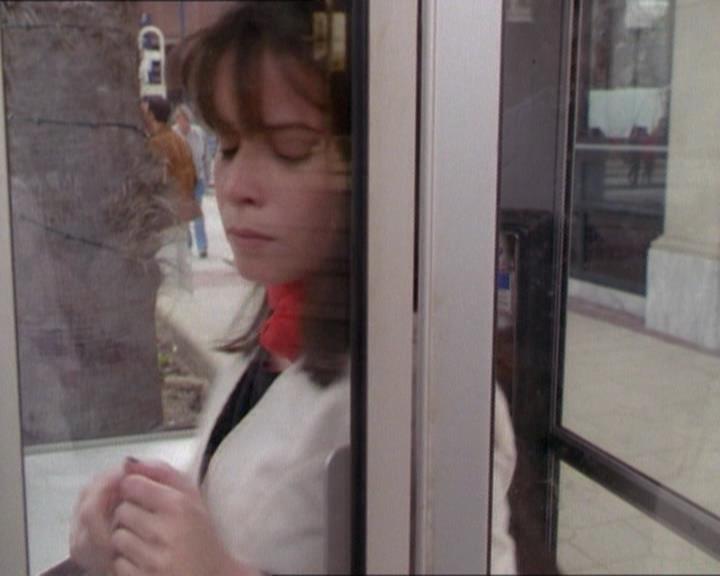 Charmed-Online_dot_net-1x01SomethingWiccaThisWayComes1393.jpg