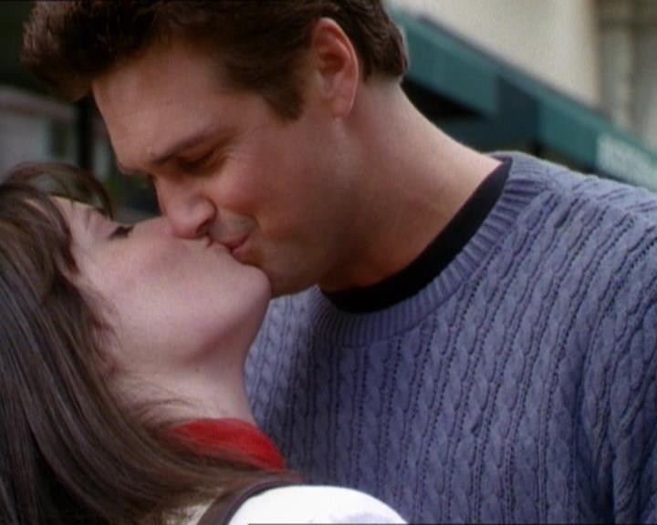 Charmed-Online_dot_net-1x01SomethingWiccaThisWayComes1423.jpg Charmed-Online_dot_net-1x01SomethingWiccaThisWayComes1423.jpg