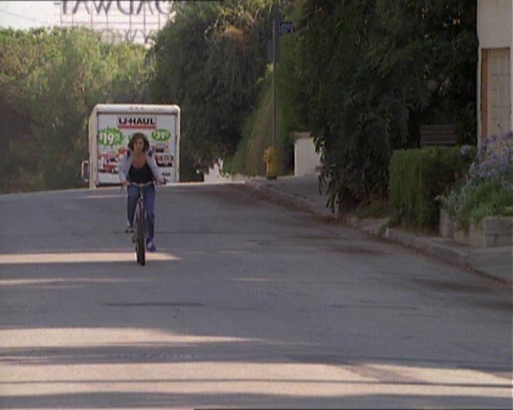 Charmed-Online_dot_net-1x01SomethingWiccaThisWayComes1429.jpg