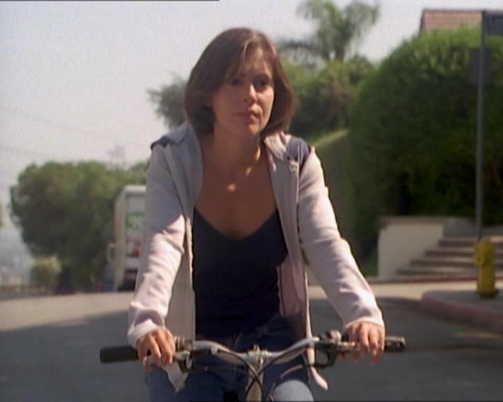 Charmed-Online_dot_net-1x01SomethingWiccaThisWayComes1431.jpg Charmed-Online_dot_net-1x01SomethingWiccaThisWayComes1431.jpg