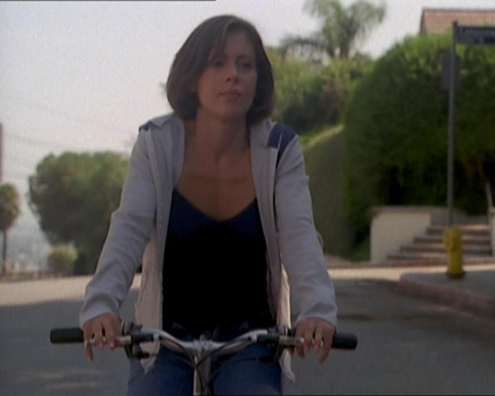 Charmed-Online_dot_net-1x01SomethingWiccaThisWayComes1432.jpg