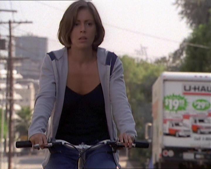 Charmed-Online_dot_net-1x01SomethingWiccaThisWayComes1435.jpg