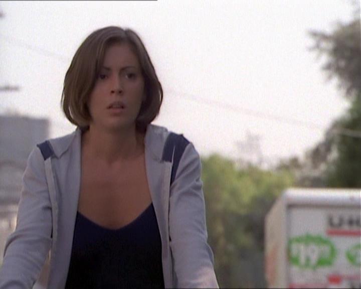 Charmed-Online_dot_net-1x01SomethingWiccaThisWayComes1436.jpg