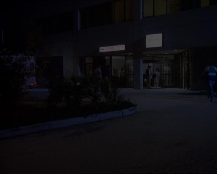 Charmed-Online_dot_net-1x01SomethingWiccaThisWayComes1472.jpg Charmed-Online_dot_net-1x01SomethingWiccaThisWayComes1472.jpg