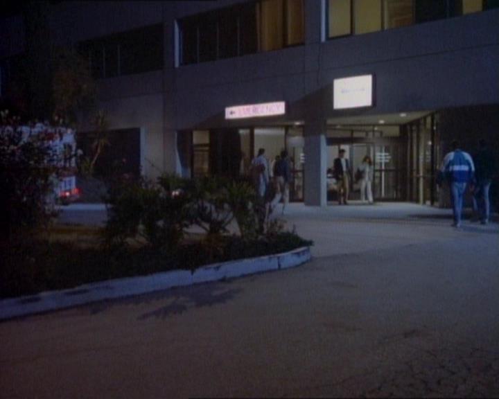 Charmed-Online_dot_net-1x01SomethingWiccaThisWayComes1473.jpg Charmed-Online_dot_net-1x01SomethingWiccaThisWayComes1473.jpg