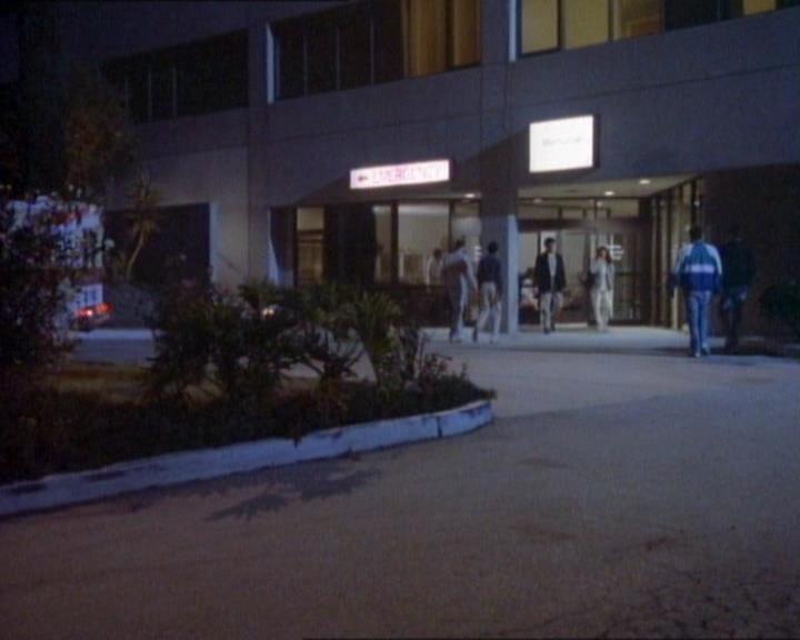 Charmed-Online_dot_net-1x01SomethingWiccaThisWayComes1474.jpg Charmed-Online_dot_net-1x01SomethingWiccaThisWayComes1474.jpg