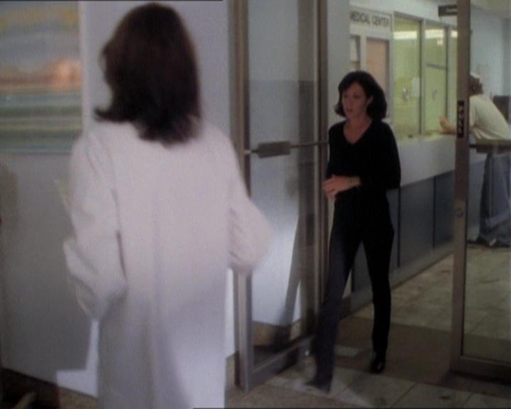 Charmed-Online_dot_net-1x01SomethingWiccaThisWayComes1476.jpg