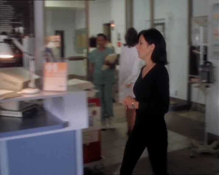 Charmed-Online_dot_net-1x01SomethingWiccaThisWayComes1478.jpg Charmed-Online_dot_net-1x01SomethingWiccaThisWayComes1478.jpg