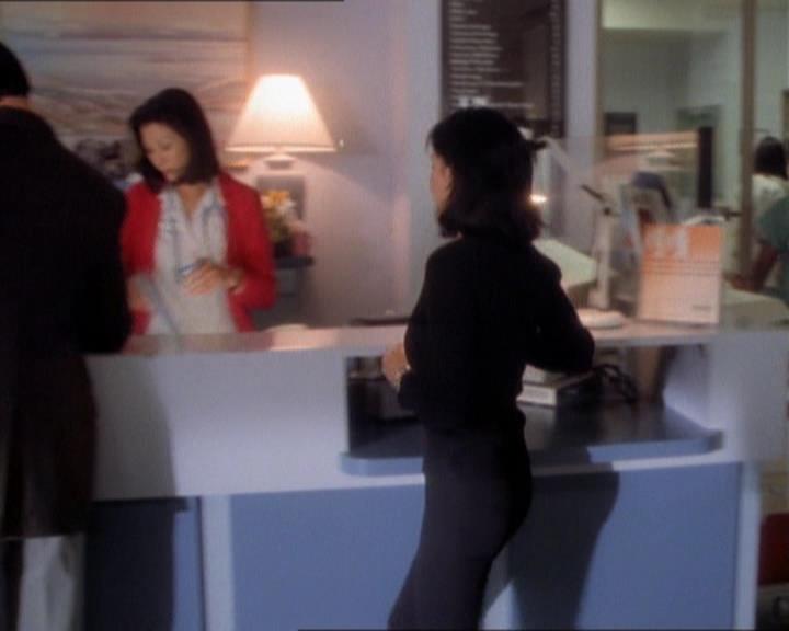 Charmed-Online_dot_net-1x01SomethingWiccaThisWayComes1479.jpg Charmed-Online_dot_net-1x01SomethingWiccaThisWayComes1479.jpg