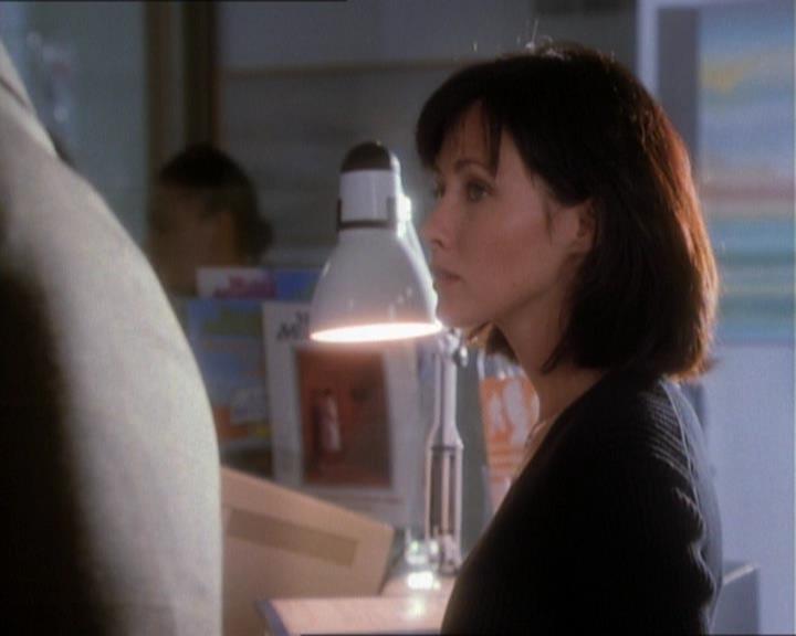 Charmed-Online_dot_net-1x01SomethingWiccaThisWayComes1485.jpg
