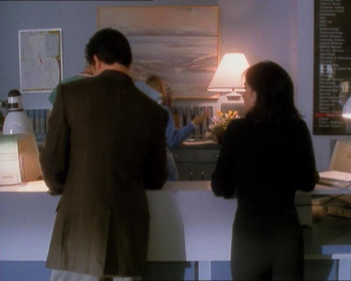 Charmed-Online_dot_net-1x01SomethingWiccaThisWayComes1488.jpg Charmed-Online_dot_net-1x01SomethingWiccaThisWayComes1488.jpg