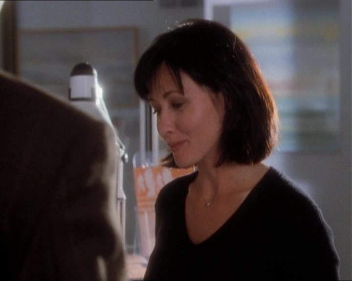 Charmed-Online_dot_net-1x01SomethingWiccaThisWayComes1501.jpg Charmed-Online_dot_net-1x01SomethingWiccaThisWayComes1501.jpg