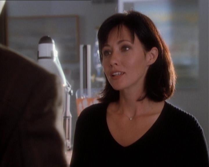 Charmed-Online_dot_net-1x01SomethingWiccaThisWayComes1504.jpg Charmed-Online_dot_net-1x01SomethingWiccaThisWayComes1504.jpg