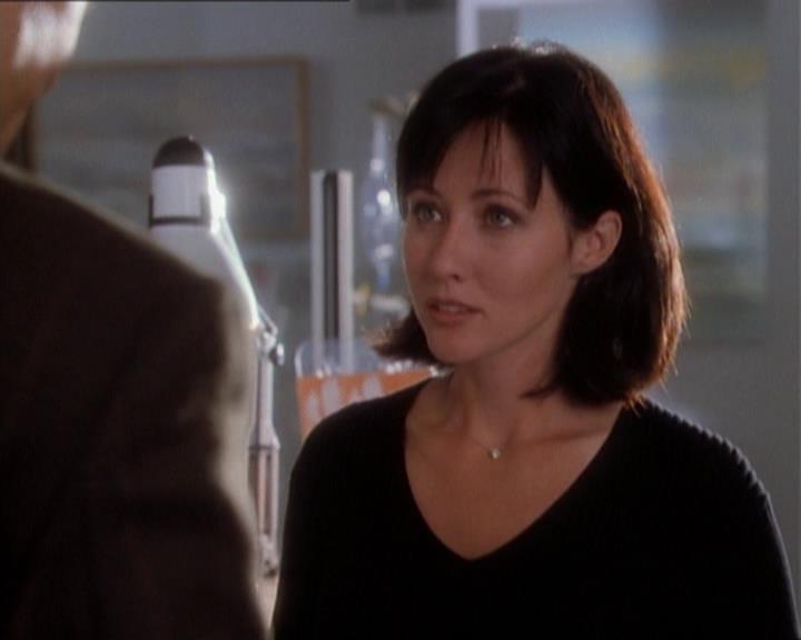 Charmed-Online_dot_net-1x01SomethingWiccaThisWayComes1510.jpg Charmed-Online_dot_net-1x01SomethingWiccaThisWayComes1510.jpg