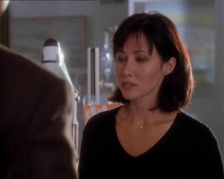 Charmed-Online_dot_net-1x01SomethingWiccaThisWayComes1512.jpg Charmed-Online_dot_net-1x01SomethingWiccaThisWayComes1512.jpg