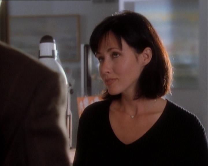 Charmed-Online_dot_net-1x01SomethingWiccaThisWayComes1521.jpg Charmed-Online_dot_net-1x01SomethingWiccaThisWayComes1521.jpg