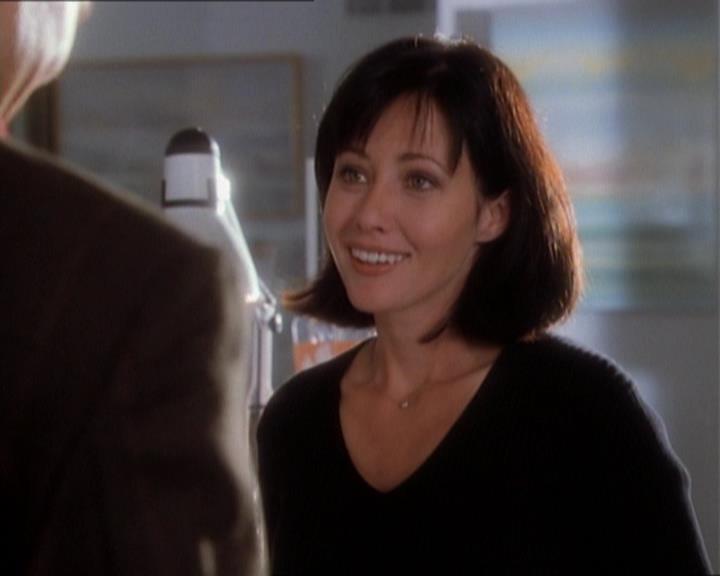 Charmed-Online_dot_net-1x01SomethingWiccaThisWayComes1523.jpg Charmed-Online_dot_net-1x01SomethingWiccaThisWayComes1523.jpg