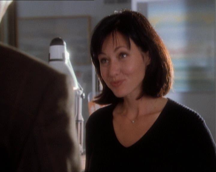 Charmed-Online_dot_net-1x01SomethingWiccaThisWayComes1524.jpg Charmed-Online_dot_net-1x01SomethingWiccaThisWayComes1524.jpg