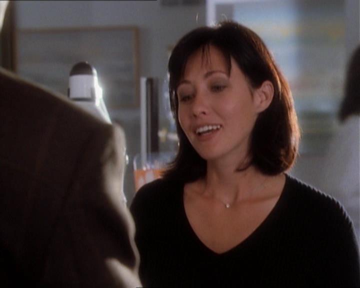 Charmed-Online_dot_net-1x01SomethingWiccaThisWayComes1526.jpg Charmed-Online_dot_net-1x01SomethingWiccaThisWayComes1526.jpg