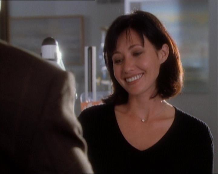 Charmed-Online_dot_net-1x01SomethingWiccaThisWayComes1527.jpg Charmed-Online_dot_net-1x01SomethingWiccaThisWayComes1527.jpg