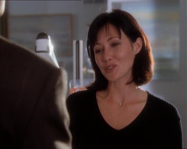 Charmed-Online_dot_net-1x01SomethingWiccaThisWayComes1528.jpg Charmed-Online_dot_net-1x01SomethingWiccaThisWayComes1528.jpg