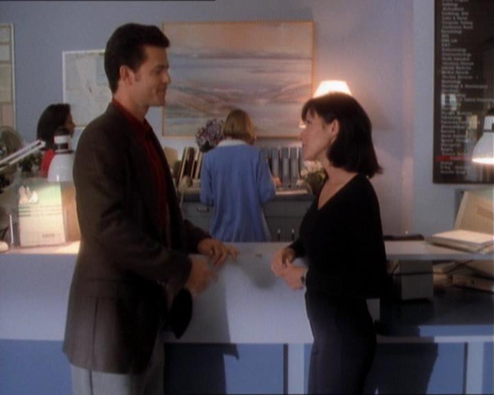 Charmed-Online_dot_net-1x01SomethingWiccaThisWayComes1530.jpg