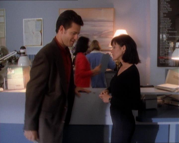 Charmed-Online_dot_net-1x01SomethingWiccaThisWayComes1531.jpg Charmed-Online_dot_net-1x01SomethingWiccaThisWayComes1531.jpg