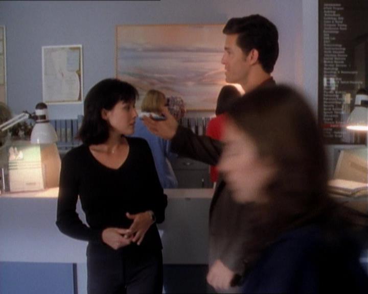 Charmed-Online_dot_net-1x01SomethingWiccaThisWayComes1534.jpg Charmed-Online_dot_net-1x01SomethingWiccaThisWayComes1534.jpg