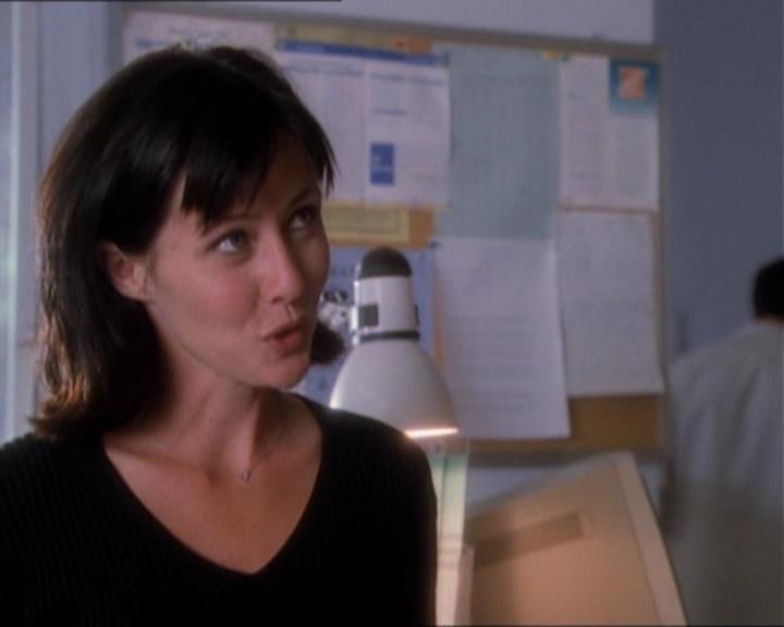 Charmed-Online_dot_net-1x01SomethingWiccaThisWayComes1540.jpg Charmed-Online_dot_net-1x01SomethingWiccaThisWayComes1540.jpg