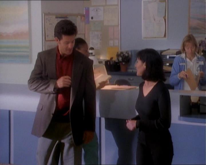 Charmed-Online_dot_net-1x01SomethingWiccaThisWayComes1544.jpg Charmed-Online_dot_net-1x01SomethingWiccaThisWayComes1544.jpg