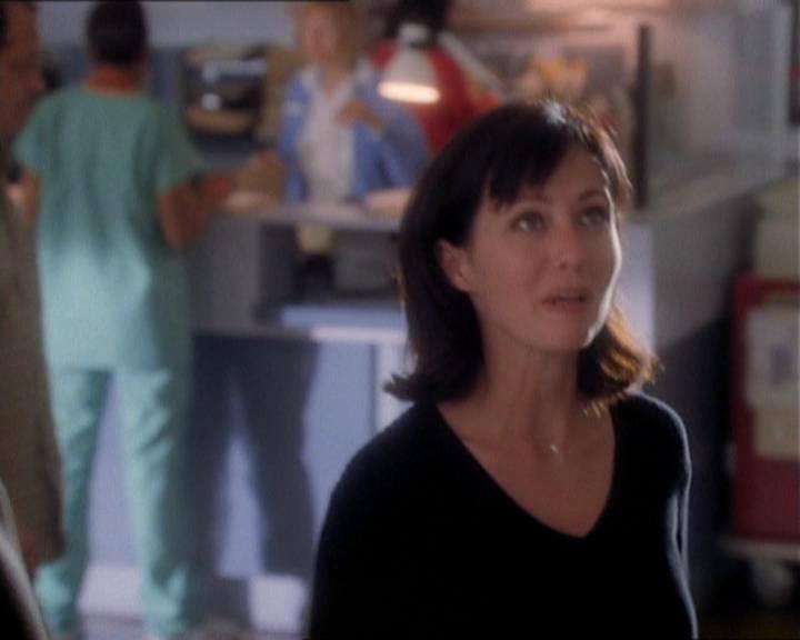 Charmed-Online_dot_net-1x01SomethingWiccaThisWayComes1549.jpg Charmed-Online_dot_net-1x01SomethingWiccaThisWayComes1549.jpg