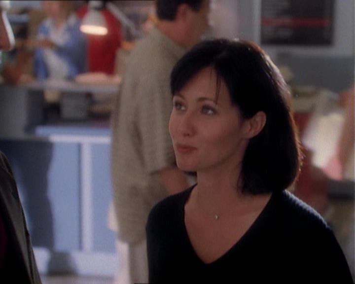 Charmed-Online_dot_net-1x01SomethingWiccaThisWayComes1550.jpg Charmed-Online_dot_net-1x01SomethingWiccaThisWayComes1550.jpg