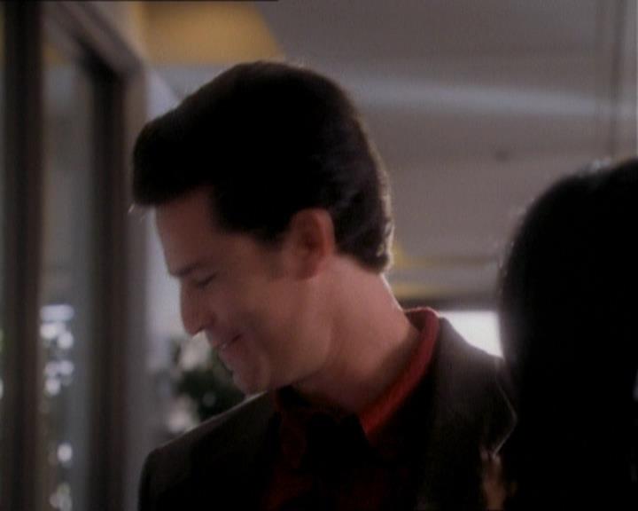 Charmed-Online_dot_net-1x01SomethingWiccaThisWayComes1552.jpg Charmed-Online_dot_net-1x01SomethingWiccaThisWayComes1552.jpg